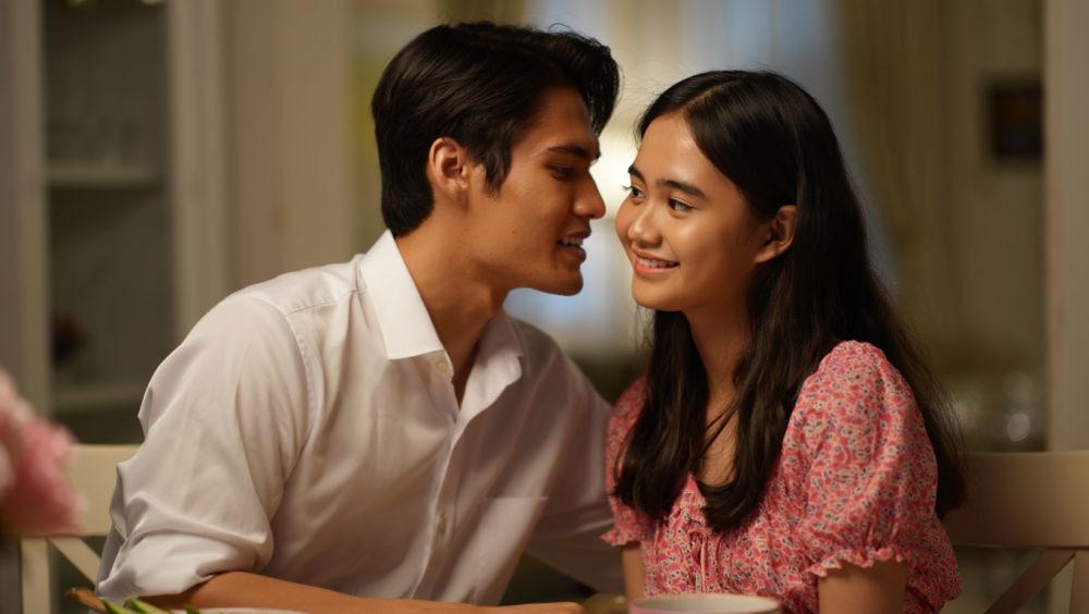 100 Gombalan maut bahasa Inggris paling gokil 2025, bikin senyum gebetan nggak hilang
