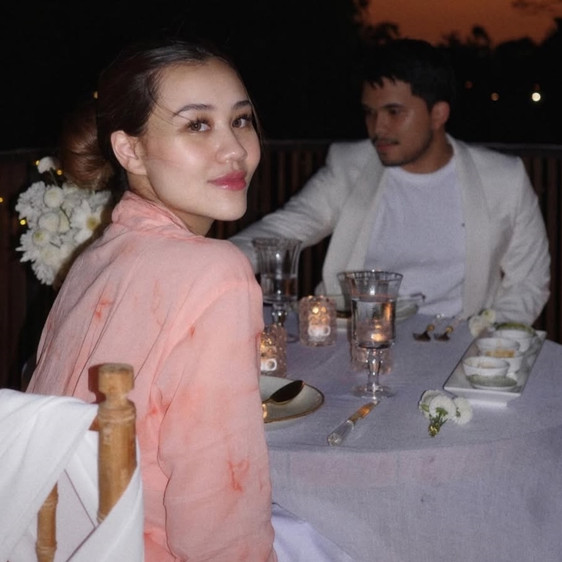 9 Potret Aaliyah Massaid dan Thariq Halilintar rayakan satu tahun pernikahan, dapat kado mewah