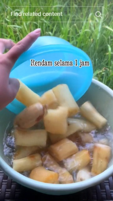Trik singkong merekah tanpa digoreng dua kali, cuma modal es batu!