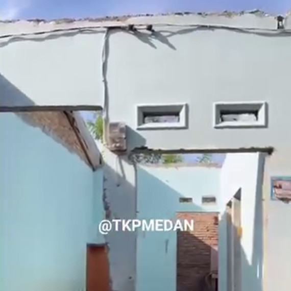 Kontrakkan rumah Rp5 juta per tahun, pria ini kaget rumahnya dibongkar penyewa hanya sisakan tembok