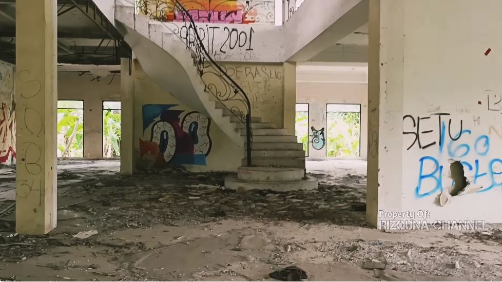 Pernah jadi saksi kejayaan sinetron era 2000-an, 11 potret kondisi rumah putih ini kini miris