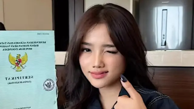 Bangganya Fuji pamer sertifikat tanah di Bali, usia 22 tahun bisa punya vila impian