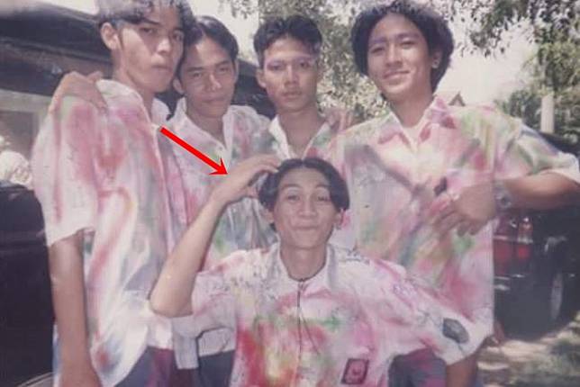 Parasnya beda dengan sekarang, potret jadul 11 seleb pas lulusan sekolah ini bikin lupa wajah aslinya