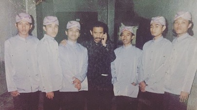 Kembar tapi lintas generasi, ini 9 potret lawas masa muda Sule ini parasnya fotokopian Rizky Febian