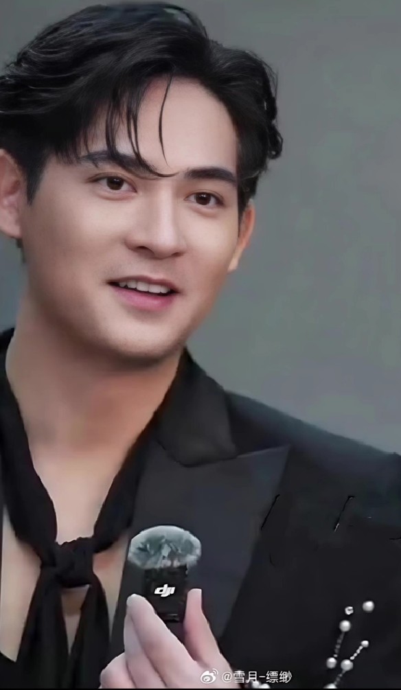 9 Potret di balik layar pemotretan terbaru anggota F4 Meteor Garden, Vic Zhou kian tua makin ganteng