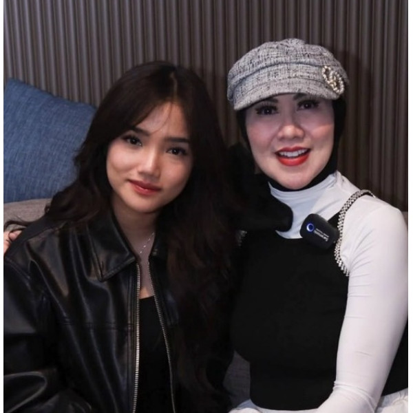 9 Potret Venna Melinda ultah ke-53, keakraban Fuji dengan keluarga Verrell Bramasta bikin fans baper