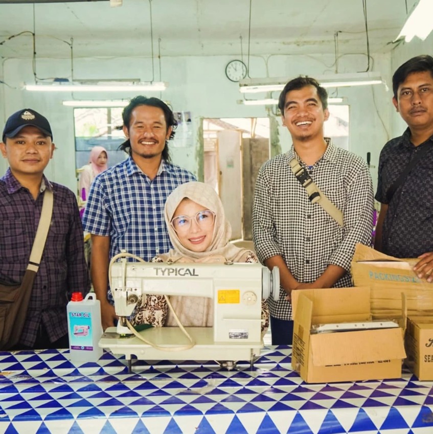 9 Potret Jihan Fahira sambangi warga saat reses anggota DPD, penampilannya dipuji karena bersahaja pol