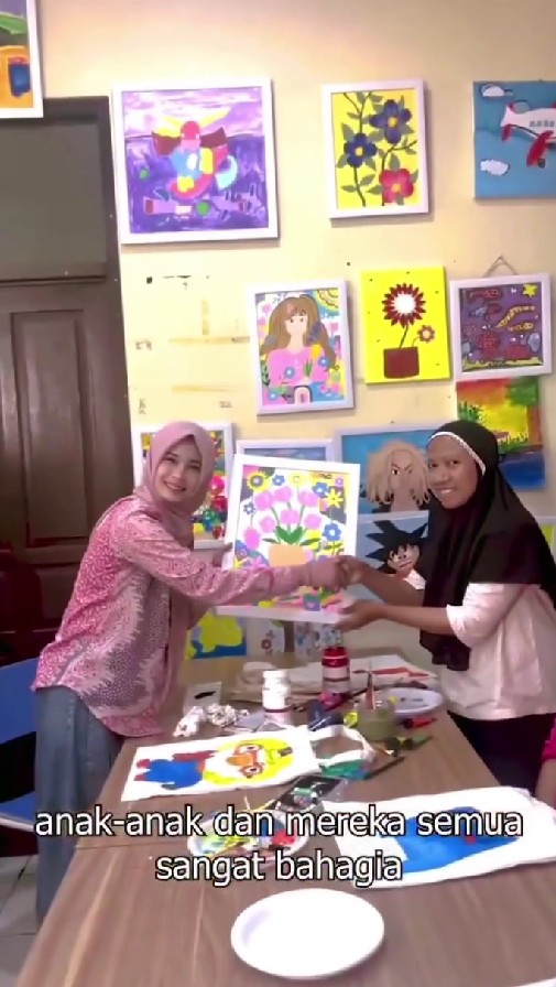 9 Potret Jihan Fahira sambangi warga saat reses anggota DPD, penampilannya dipuji karena bersahaja pol