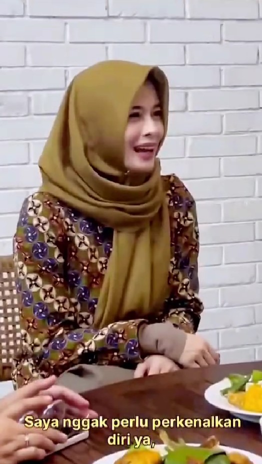 9 Potret Jihan Fahira sambangi warga saat reses anggota DPD, penampilannya dipuji karena bersahaja pol