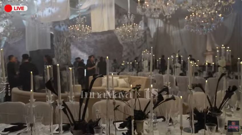 8 Potret detail dekorasi resepsi Luna Maya dan Maxime Bouttier di Jakarta, unik dengan hiasan bulan