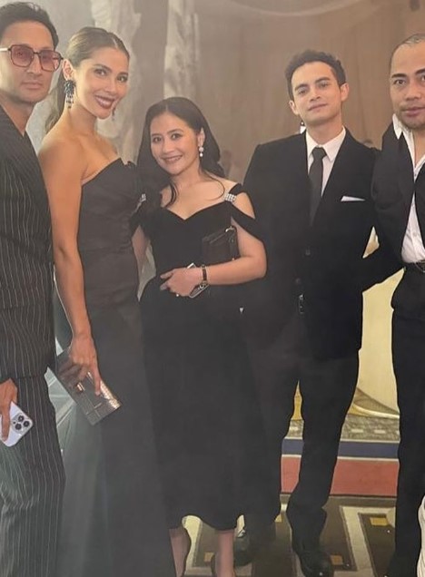 7 Potret Prilly Latuconsina hadiri resepsi Maxime Bouttier, pamer momen anti-canggung dengan Luna Maya