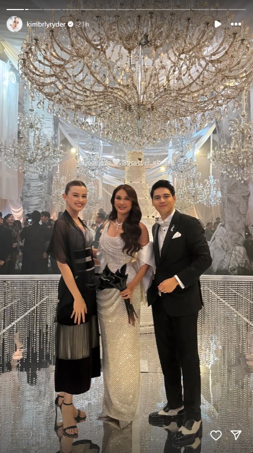 9 Potret Kimberly Ryder tampil elegan di acara resepsi Luna Maya pakai dress vintage, ada sejarahnya