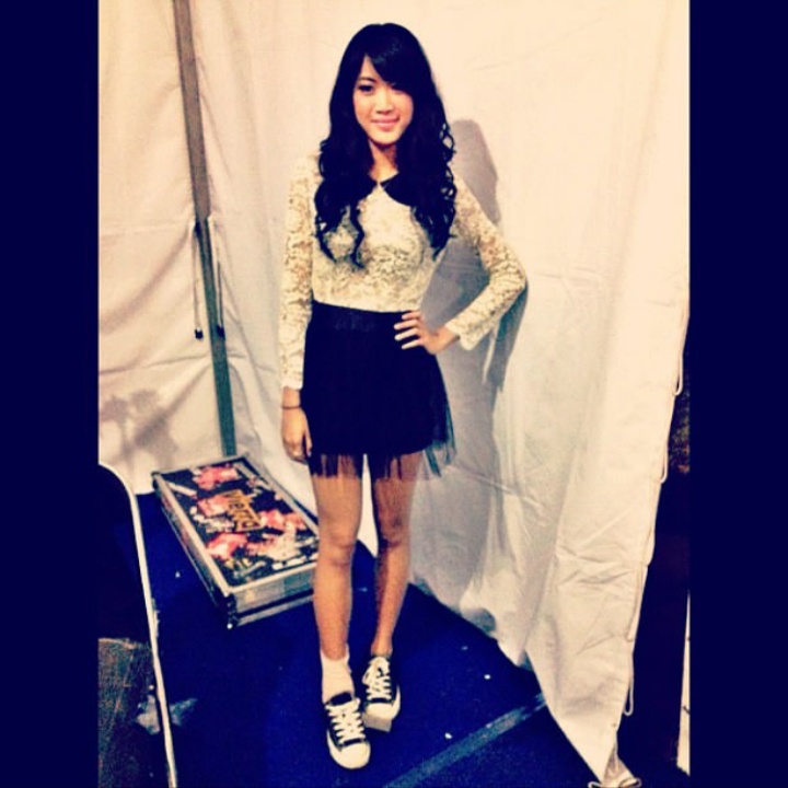 Dari penari balet jadi vokalis band, intip 11 potret lawas Widy Vierratale yang kini makin cantik