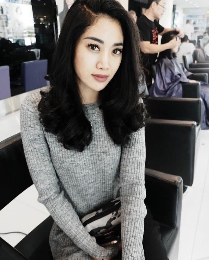 Dari penari balet jadi vokalis band, intip 11 potret lawas Widy Vierratale yang kini makin cantik