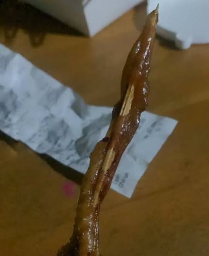 7 Momen apes saat beli sate, ekspektasi bikin laper tapi realita bikin ngelus dada