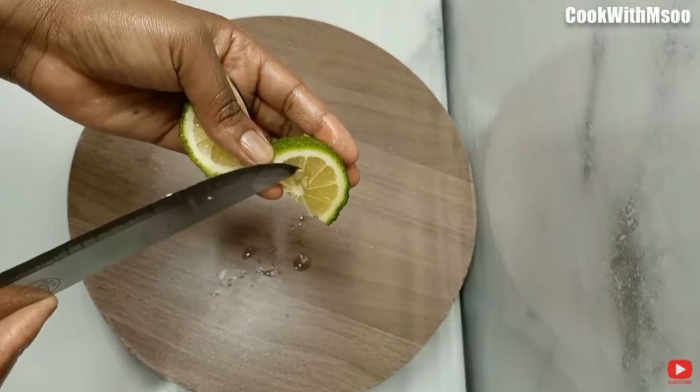 Nggak nyangka, lemon bisa bikin minyak goreng kotor jadi jernih lagi, gini caranya