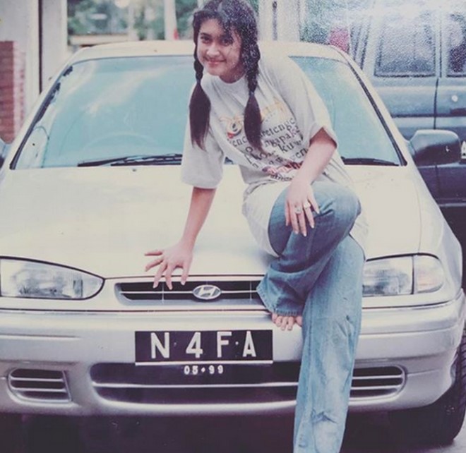 Pesona istri 8 seleb saat SMA ini cantiknya bikin terpana, paras Mulan Jameela manglingi