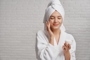 10 Serum dan moisturizer pintar ini mampu mengunci hidrasi sesuai kondisi kulit harian