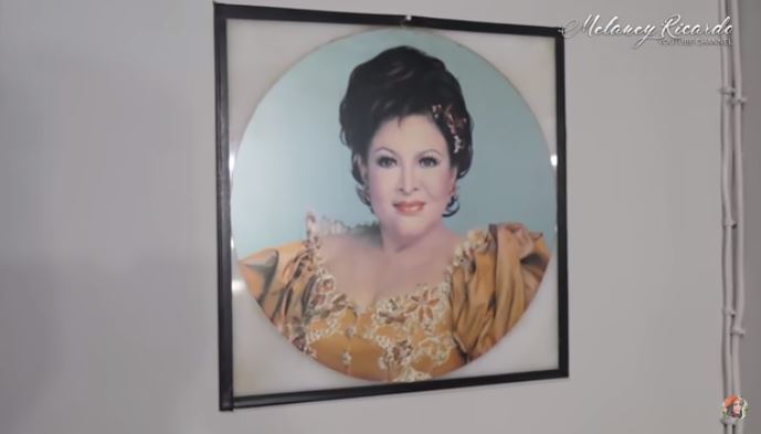 Berkarier dari 80-an huni rumah sederhana, 11 foto kamar tidur Mpok Atiek, ada makeup harga Rp20 ribu