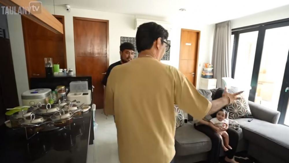 Peralatan dapur lengkap didesain minimalis modern, ini 9 potret ruang masak Rigen