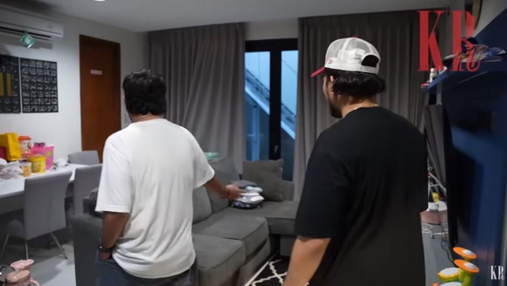 Peralatan dapur lengkap didesain minimalis modern, ini 9 potret ruang masak Rigen