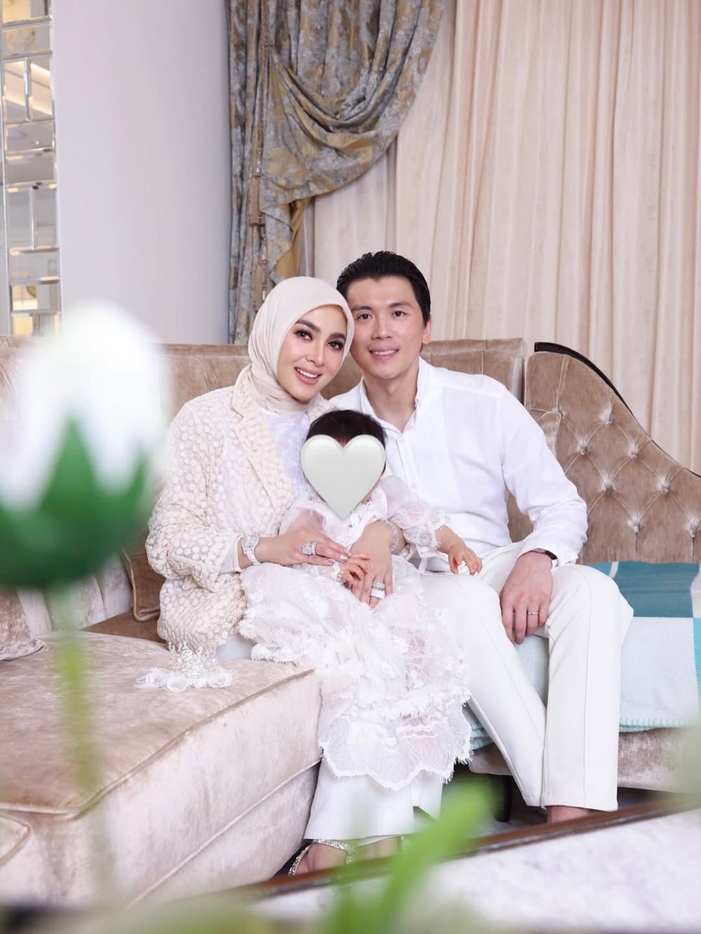 9 Potret Syahrini rayakan ulang tahun ke-45 bersama baby Lily, simpel dengan keluarga kecil