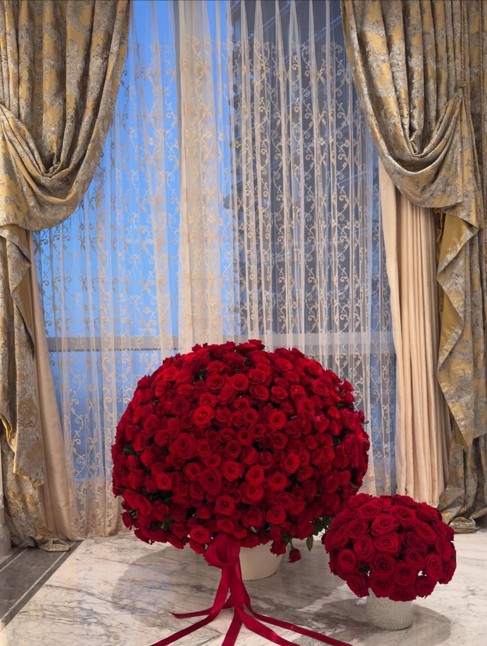 9 Potret Syahrini rayakan ulang tahun ke-45 bersama baby Lily, simpel dengan keluarga kecil