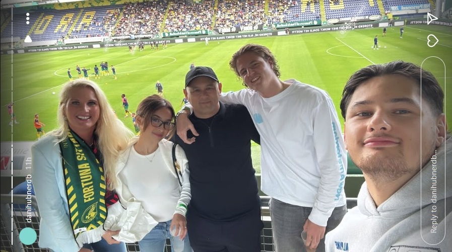 9 Momen Jennifer Coppen nonton Justin Hubner tanding di klub baru bareng Mama Brigitte, akrab pol