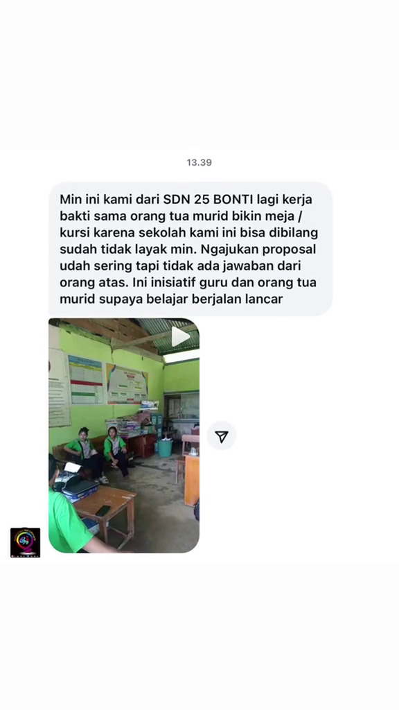 Sekolah rusak tak kunjung diperbaiki, wali murid dan guru SDN 25 Bonti gotong royong buat meja kursi