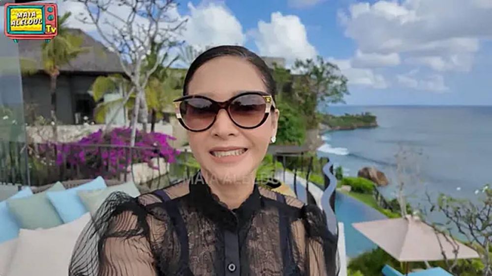 7 Potret taman belakang dan kolam renang vila mewah Maia Estianty di Bali, viewnya langsung laut