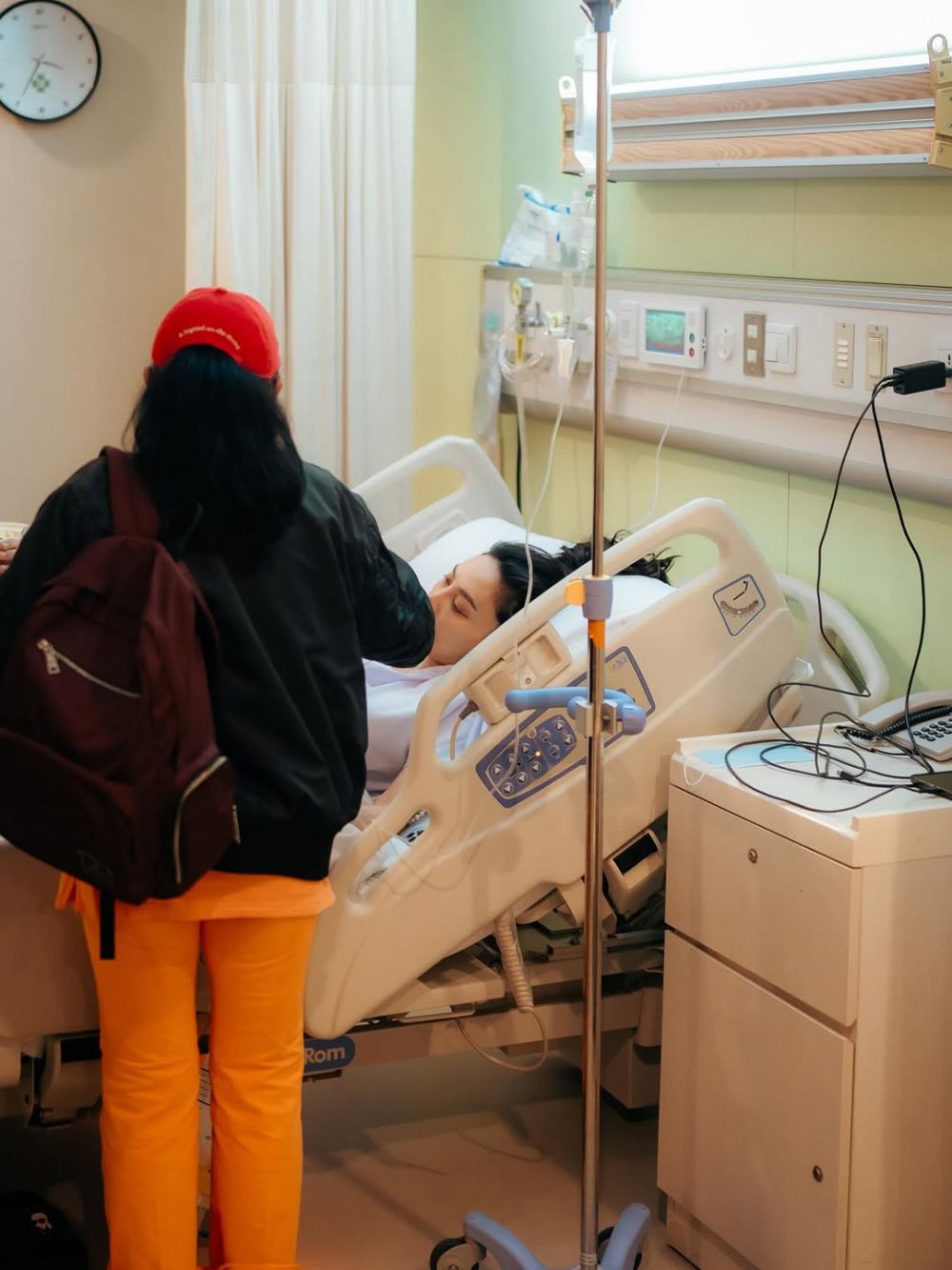 9 Potret Fuji dan Rachel Vennya kunjungi Erika Carlina usai melahirkan, rambut baby Andrew buat salfok