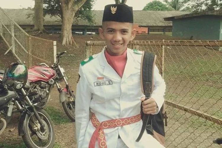 Tak cuma jago menghibur, potret lawas 7 seleb pria saat jadi Paskibra ini bikin bangga, sosoknya gagah
