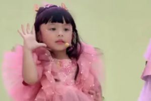8 Potret Ameena tampil pede nyanyi di panggung dengan gaun pink, bikin gemes bak diva cilik