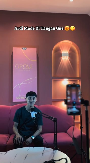 Berkah viral, anak yatim piatu yang mau digaji berapa aja demi hidup kini jadi model, ini 9 potretnya