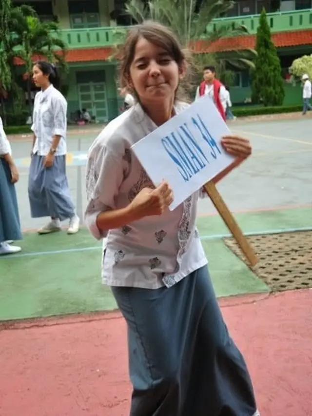 Pede terlihat jelek, 9 seleb saat sekolah ini potret lawasnya bikin pangling