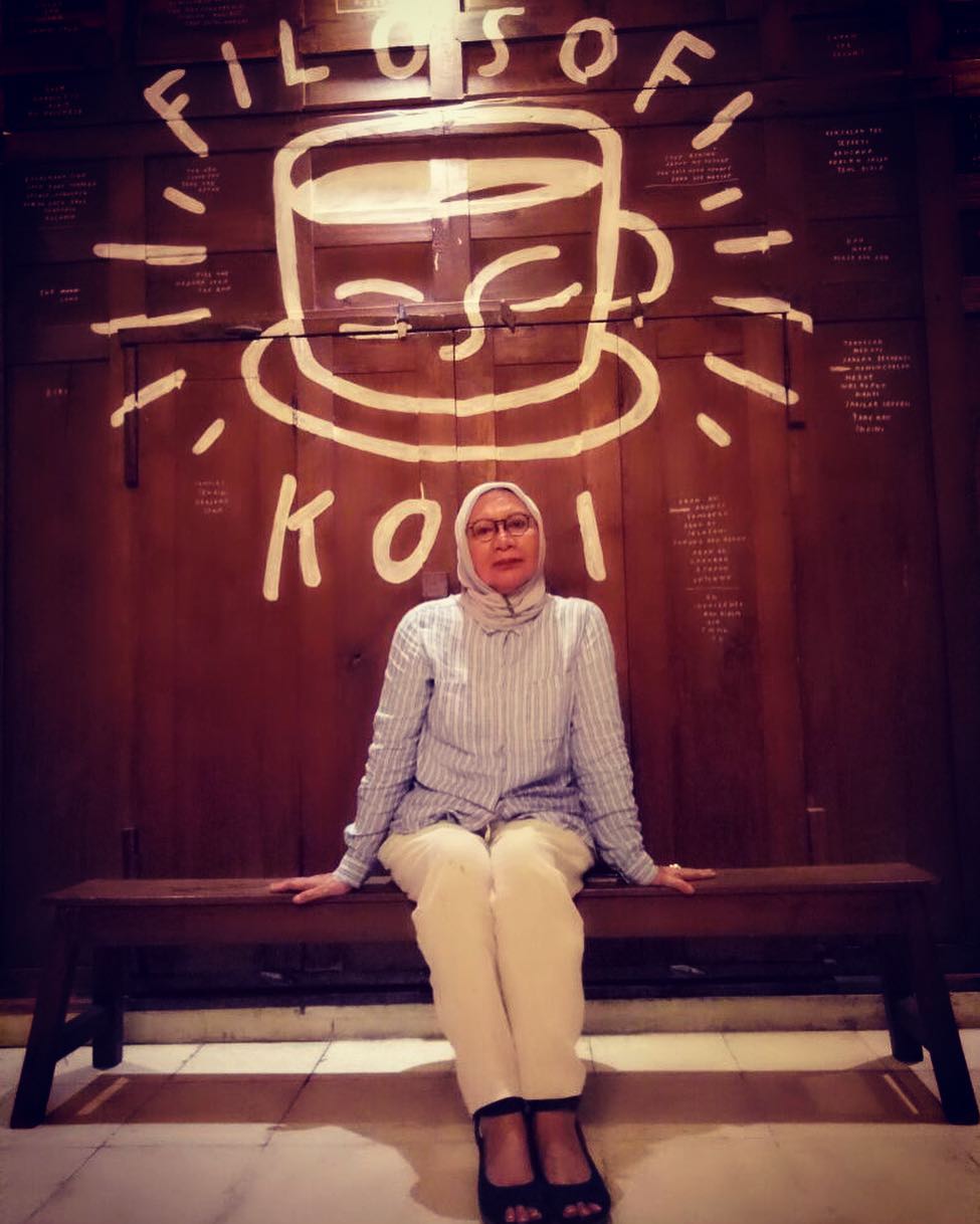 Mertua aktor ganteng ini ternyata bintang lenong era 80-an, intip 11 transformasinya