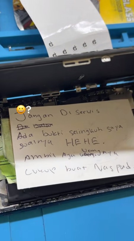 Tukang servis ini syok disogok Rp20 ribu, diminta batalin benerin HP biar nggak ketahuan selingkuh