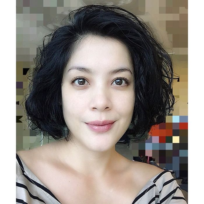 Pernah berakting jadi nenek, 9 transformasi Lulu Tobing dari kecil hingga kini tak banyak berubah