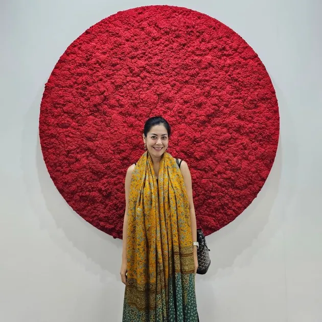 Pernah berakting jadi nenek, 9 transformasi Lulu Tobing dari kecil hingga kini tak banyak berubah