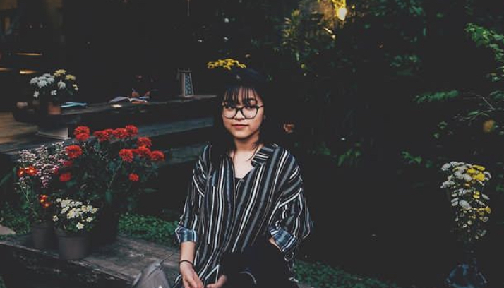 Dari TikToker kini wara-wiri host TV, 11 potret transformasi Eca Aura ternyata anak pengusaha tajir