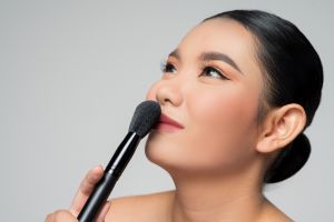 10 Makeup ini ampuh menyesuaikan warna dan tekstur kulit dalam sekejap