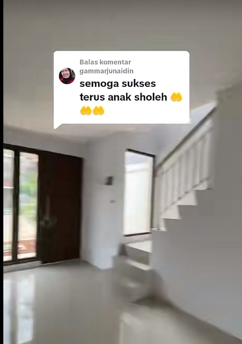 Dulu pedangdut ini nyanyi di hajatan kampung, 11 potret rumah mewahnya berlantai 2 di perumahan elit