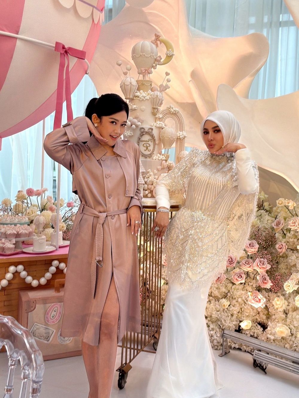 Glamornya Syahrini, pesta ulang tahun pakai cincin berlian kuning, harganya bikin melongo