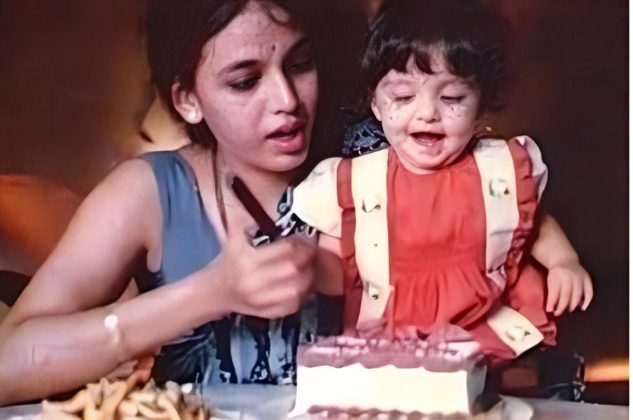 Gadis kecil di foto ini besarnya jadi artis termahal India, intip 11 potret terbarunya yang glow up