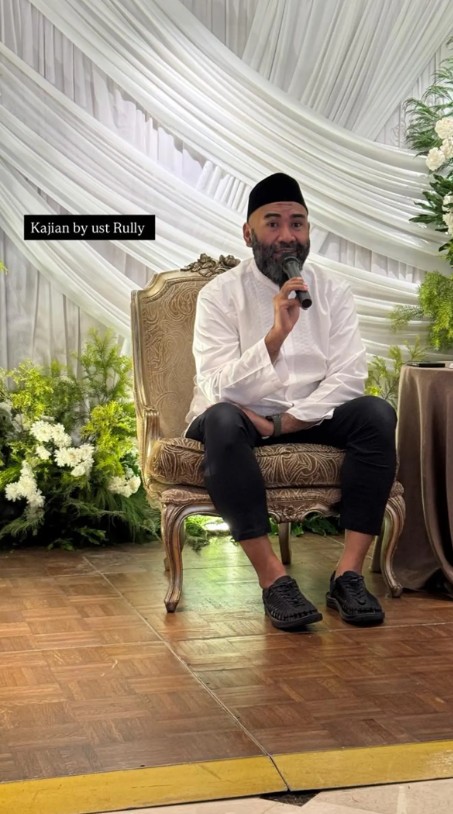 Alya Rohali segera mantu, 9 potret siraman Namira Adjani jelang nikah, mengharukan digendong 2 bapak