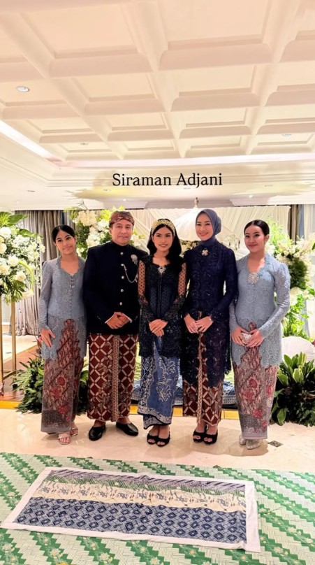 Alya Rohali segera mantu, 9 potret siraman Namira Adjani jelang nikah, mengharukan digendong 2 bapak