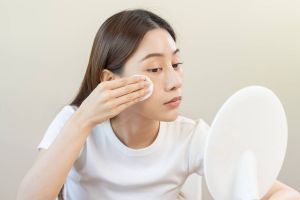 Pakai cleansing oil malah jerawatan? Ternyata ini 6 cara yang aman memakainya agar kulit terjaga