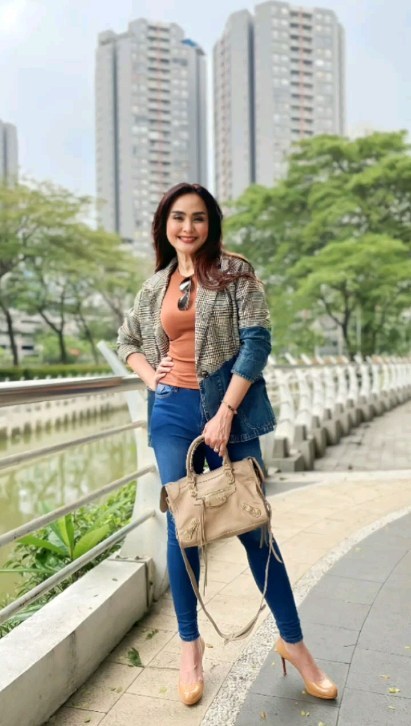 Wanita 4 anak ini ternyata mantan pacar Gunawan Sudrajat, 11 transformasinya awet muda di usia 47