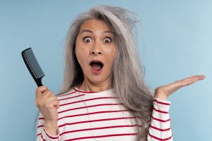 Cara alami menghitamkan uban rambut  tanpa semir, cukup pakai air rebusan dari 1 jenis daun ini