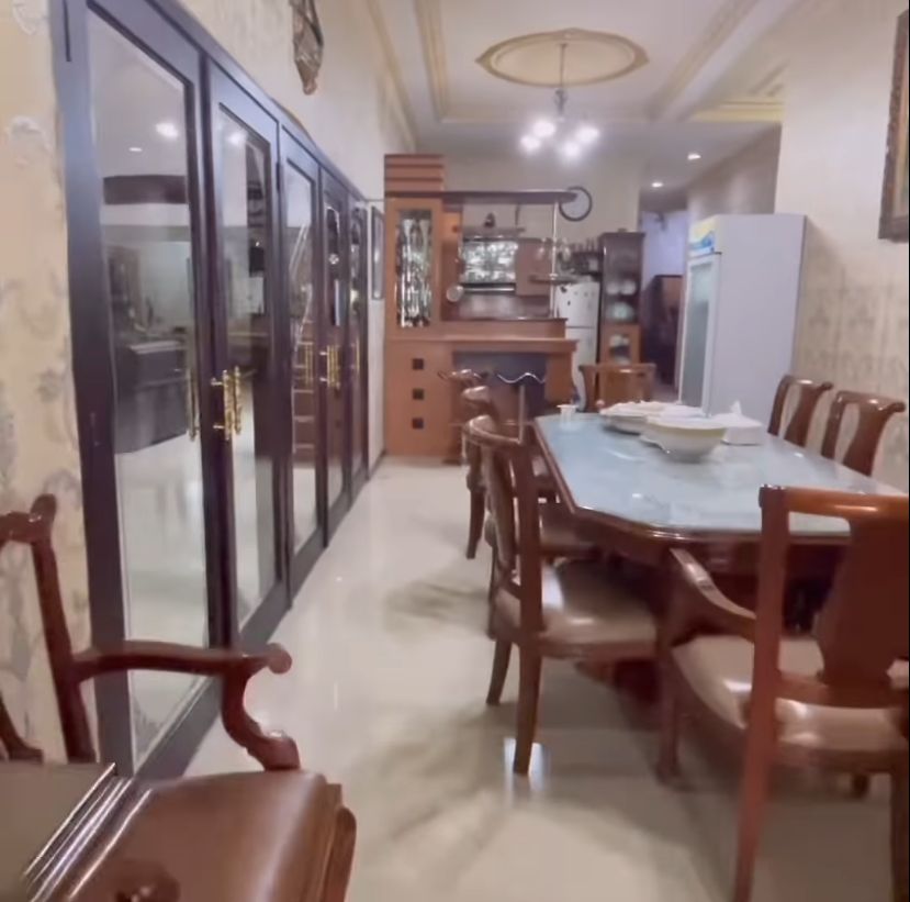 Masa kecilnya keras, makan sekali sehari, wanita ini sukses bagun rumah mewah, intip 11 potretnya